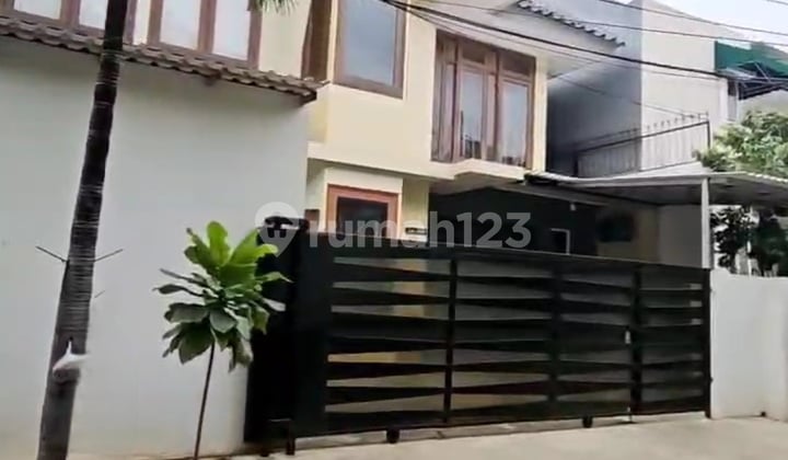 For Quick Sale 2-Story House Corner Position. Land Area 289m2. Building Area ±325m2. Each Room Is Spacious. Suitable for Residential Use, Child Daycare, Kid's Baby Daycare, or Office.