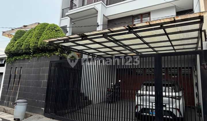 Rumah Nyaman Siap Huni 3Lt+Rooftop di Jl Kesehatan Petojo