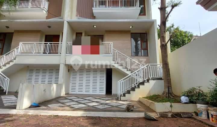 Rumah 3 Lantai Bagus Unfurnished SHM di Pejaten Barat, Jakarta Selatan