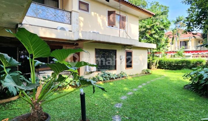 Rumah Bagus Unfurnished SHM Kebayoran Baru, Jakarta Selatan