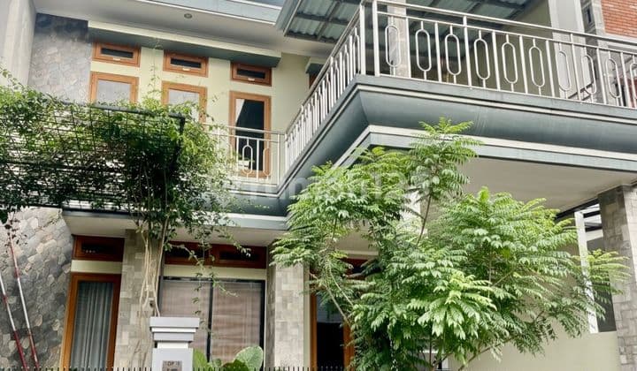 Rumah, 2 Lantai, SHM, di Graha Bintaro