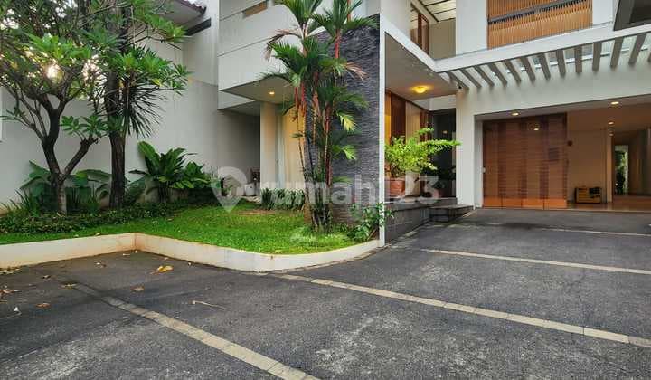 Rumah, 2 Lantai, SHM, di Kemang