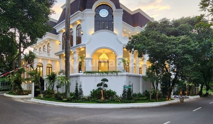 Rumah Mewah Ada Lift dan Rooftop di Pondok Indah