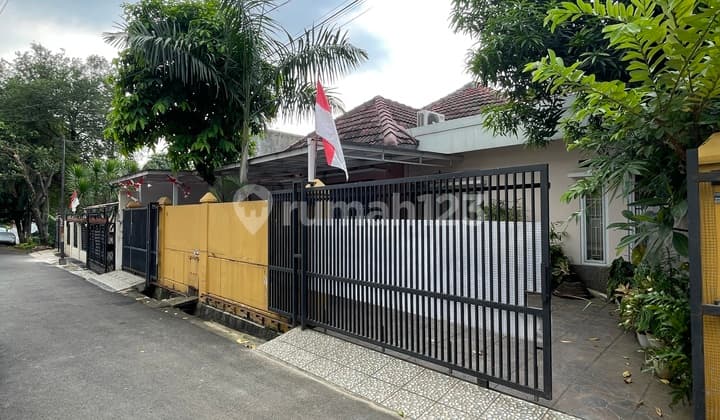 Good Semi Furnished House with SHM in Kebayoran Lama, South Jakarta