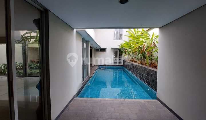 Disewakan Rumah 3 Lantai di Kuningan, Jakarta Selatan