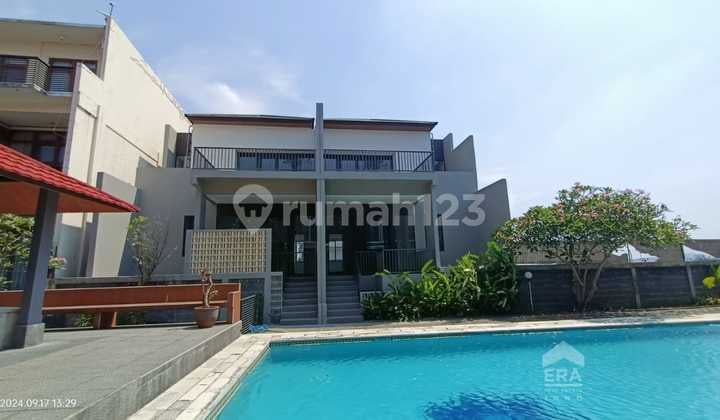 Rumah Setra Duta Dengan Private Pool Hanya 10 Menit Dari Exit Tol Pasteur