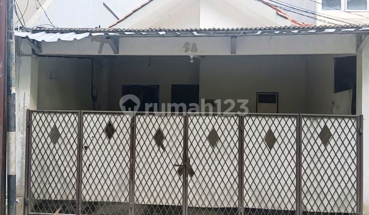 For rentcommercial property on a 6-lane wide main road in Kelapa Gading, North Jakarta