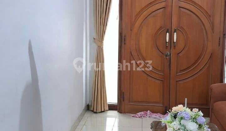 For Sale Good Level Hook House In Pondok Kelapa