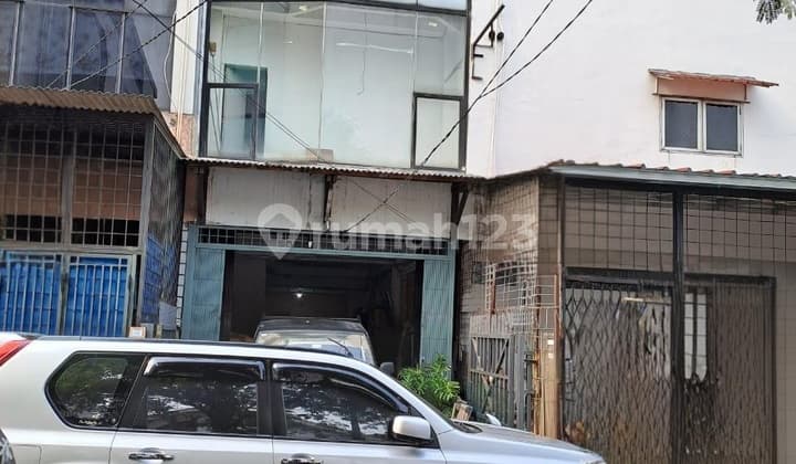 For Sale 3-Story Shop House in Strategic Location Gunung Sahari Ready to Use