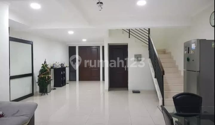 Rumah 2,5 Lantai di Janur Elok Kelapa Gading,