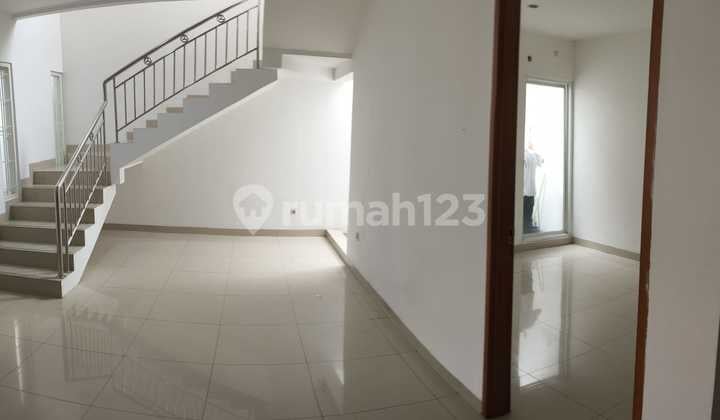 Disewakan Rumah 3 Lantai Baru Renovdi Grogol