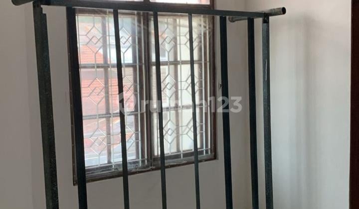 For Sale 2.5-Story House in Sunter Ready to Occupy Elevated from the Road