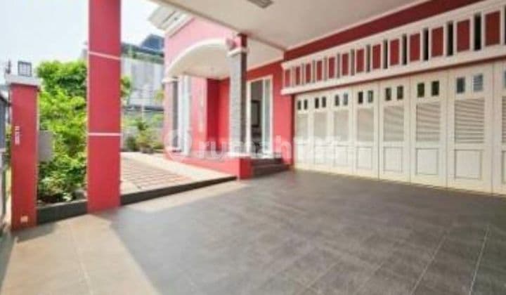 3-Story Luxury Hook House in Greenville