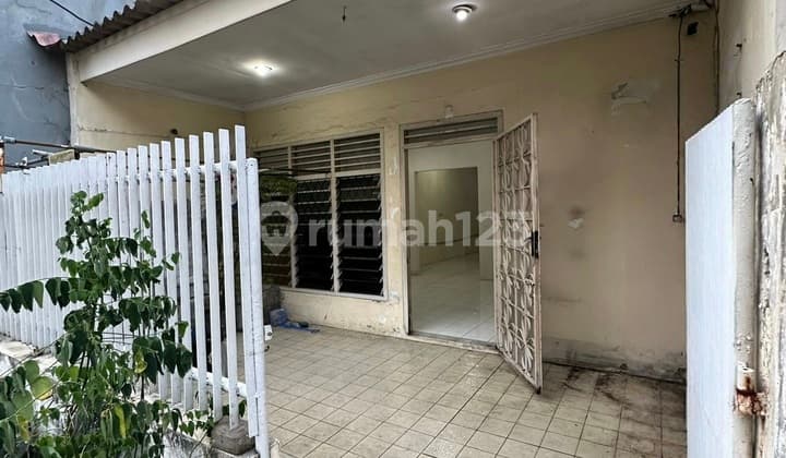 Disewakan Rumah 2 Lantai di Bandengan