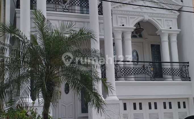 Rumah Klasik Modern Jatinegara Baru