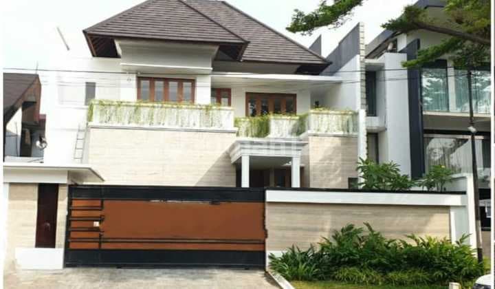Dijual Rumah Bangunan Baru dengan Swimming Pool di Pondok Indah