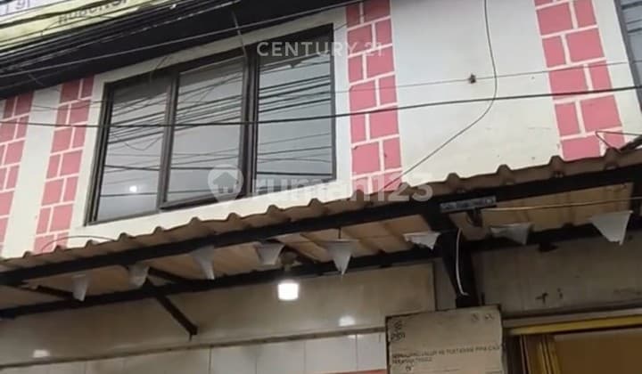 Attached Shop Building on Kandang Roda Street, Bogor City