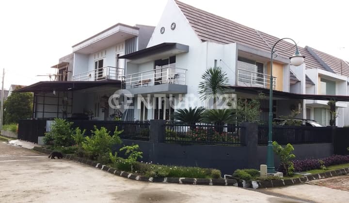 Rumah Asri 2 Lantai Hook Di Rancamaya Golf Estate Bogor Dekat Jalan Tol