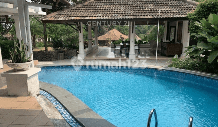 Rumah Luas Ada Kolam Renang Di Rancamaya Golf Estate