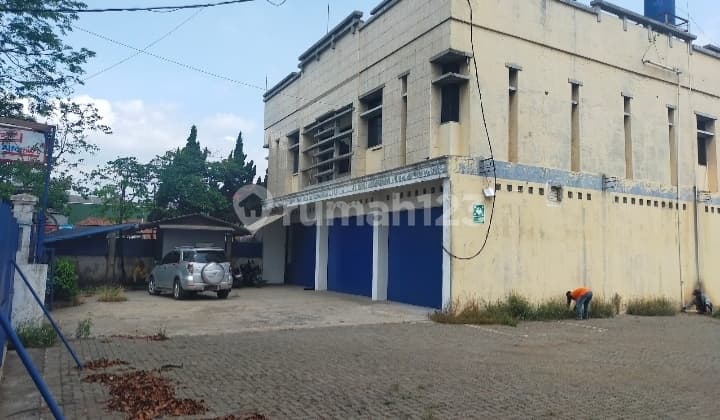 Ruko Majalaya, spacious parking, container access.