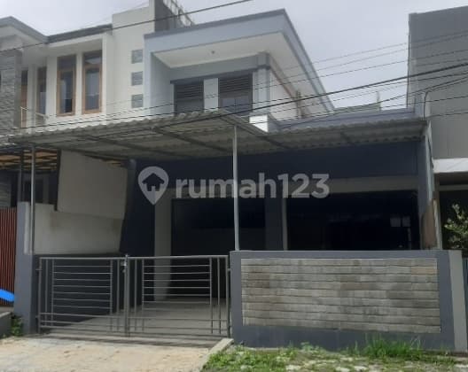 House on Moch Toha Street, Kurdish, Already Renovated, Wide Road Access
