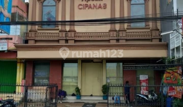 Building Near the Palace and Cipanas Market in Beautiful Condition