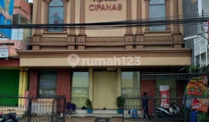 Gedung Dekat Istana Cipanas dan Pasar Cipanas