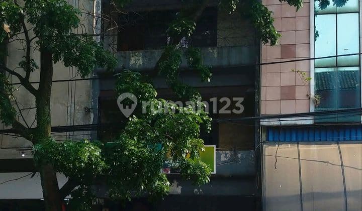 Commercial Building on Pungkur, Strategic Automotive Parts Area