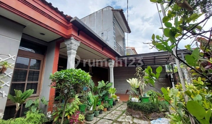Strategic, Green, Well-Maintained House Near TSM Salendro Turangga