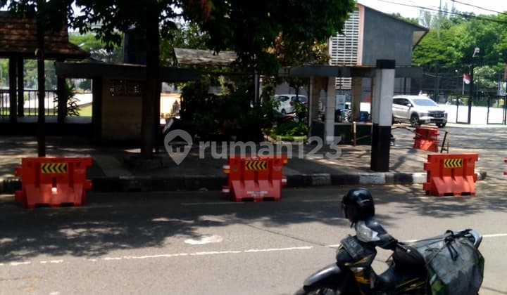 Strategic for All Types of Businesses, Main Road Riau Wing, Re Martadinata