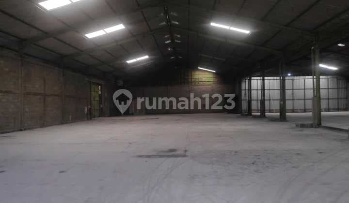 Disewakan Gudang Margomulyo 930 M2 Kontainer Wingbox Engkel Fuso bisa