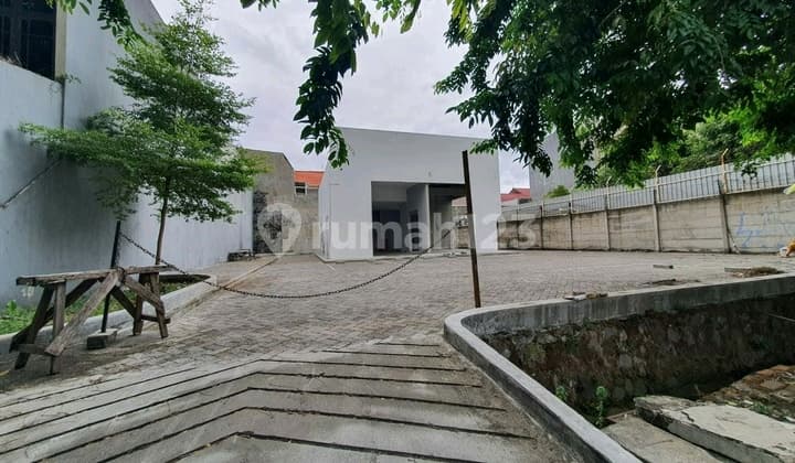 Disewakan Bangunan Komersil Raya Margorejo Indah Parkir Luas Cafe