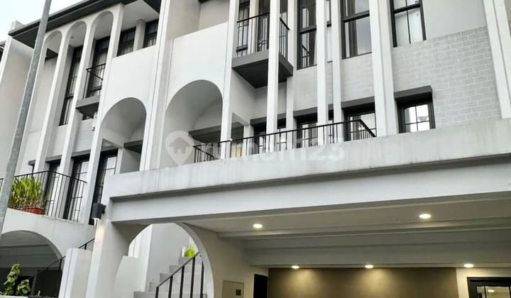 Disewakan Rumah Bagus Siap Huni di BSD Harga Terbaik Lokasi Strategis Selangkah ke Mall Sekolah Gading Serpong