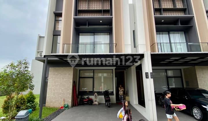 Disewakan Rumah Mewah BSD Furnished Posisi Hoek Gading Serpong