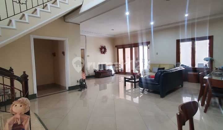 jual cepat turun harga rumah luas...cocok untuk usaha di kebayoran baru