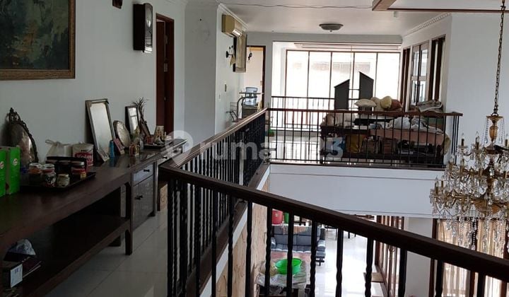 Dijual Cepat Rumah besar 2 lantai dengan halaman luas di Giriloka BSD