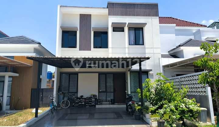 Rumah 2 lantai modern minimalis di lingkungan terbaik.