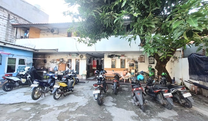 Kost Kedoya 26 Kamar Lokasi Strategis Dekat Jalan Utama