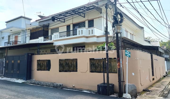 Rumah Hook Kebon Jeruk Baru Siap Huni Lokasi Premium