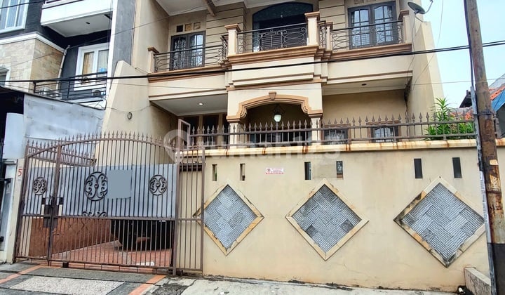 Rumah Cantik Siap Huni Tanjung Duren Jalan Lebar