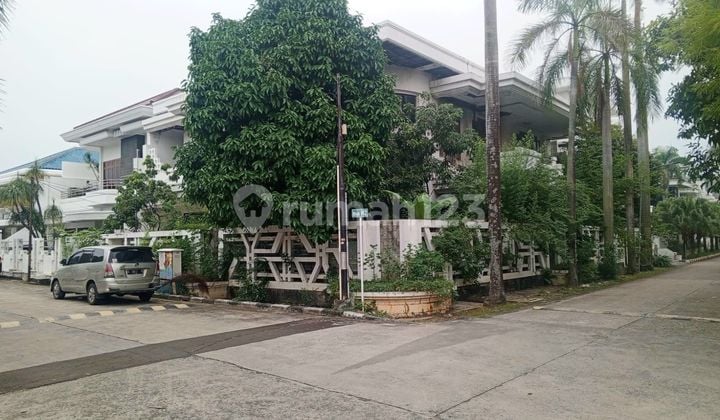 Luxury Hook House Green Garden Wide Road