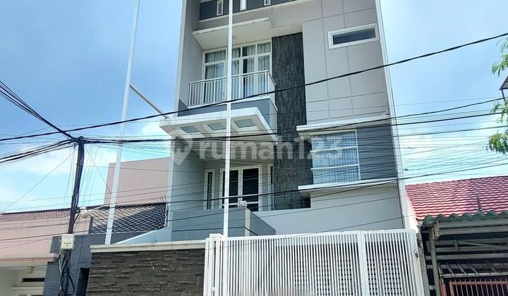 Beautiful Minimalist House in Taman Ratu 3 Floors Ready to Occupy