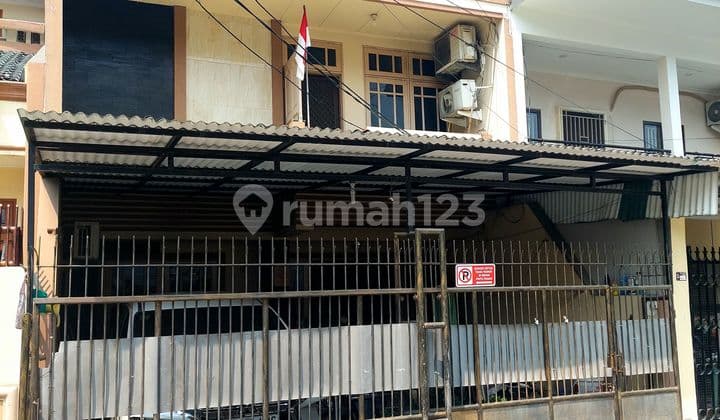 Minimalist 2-Story House in Taman Ratu with Wide Road