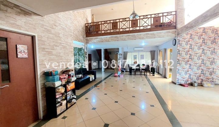 Rumah Cocok Untuk Kantor Gudang di Taman Semanan Ada Cargo Lift