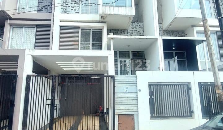 Rumah Split Level Taman Semanan Indah Siap Huni Selangkah ke Sport Club