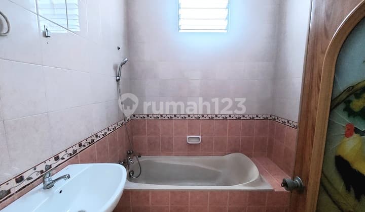 Rumah Cantik Metland Puri Blok F Siap Huni Dekat Danau