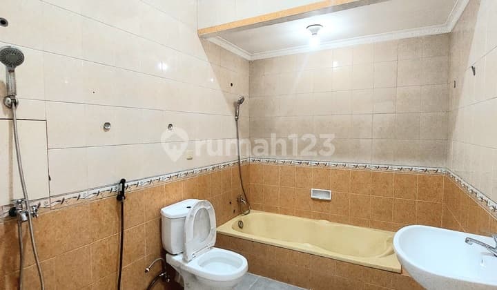 Rumah Cantik Metland Puri Blok F Siap Huni Dekat Danau