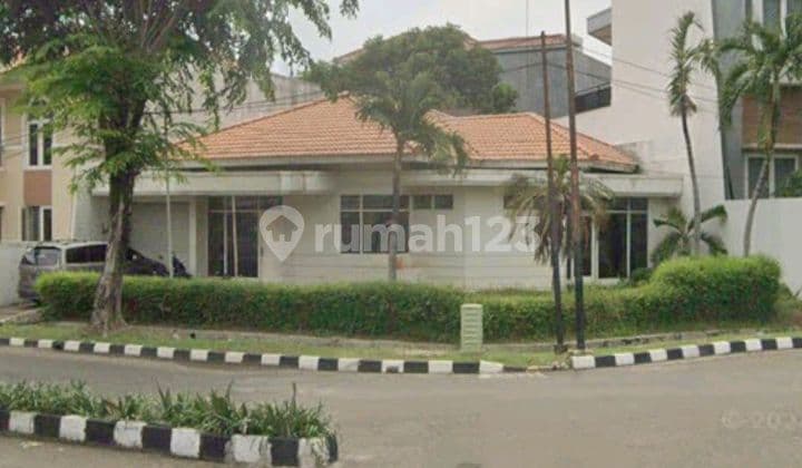 Dijual Rumah Besar Lingkungan Aman Jakarta Barat
