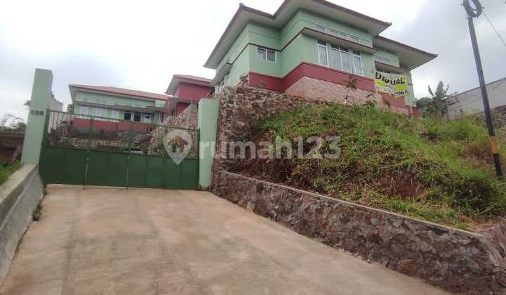 Looking for a Villa in Punclut Dago Bandung with a large area.