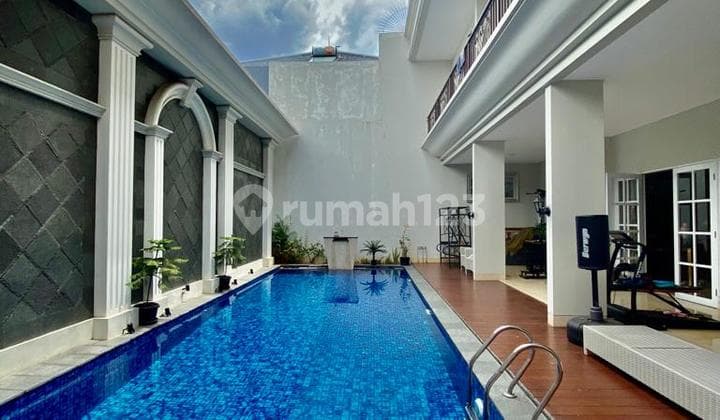 RUMAH MEWAH DI MENTENG